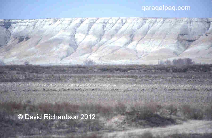 Banded cliff face of the tchink