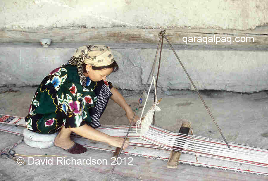 Weaving a tent band on an ormek loom