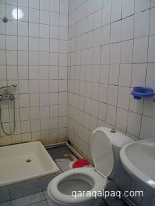 Darbent Motel bathroom