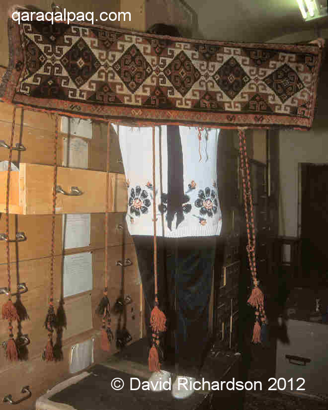 Esikqas with tassels